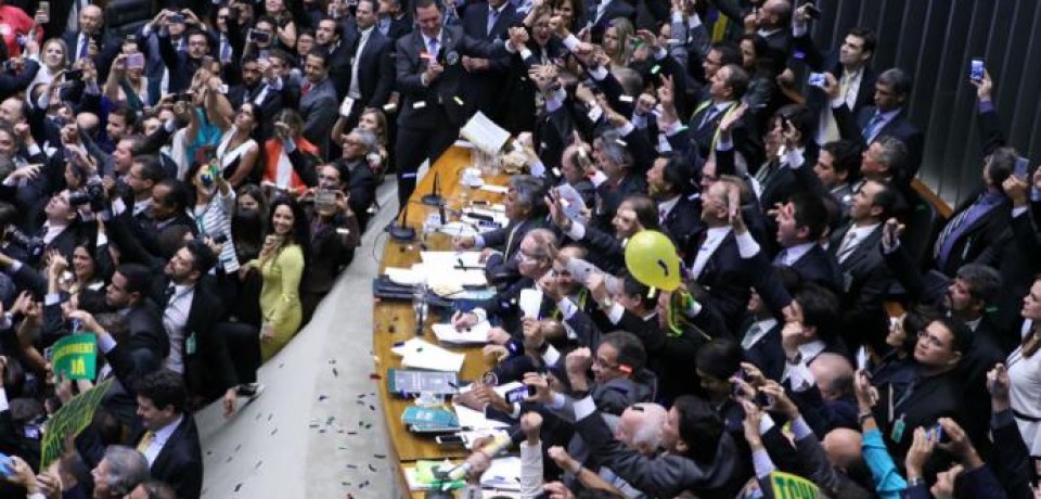 Câmara aprova prosseguimento do processo de impeachment no Senado