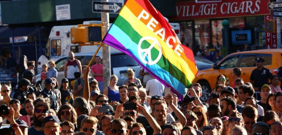 Massacre em boate gay em Orlando deixa 49 mortos