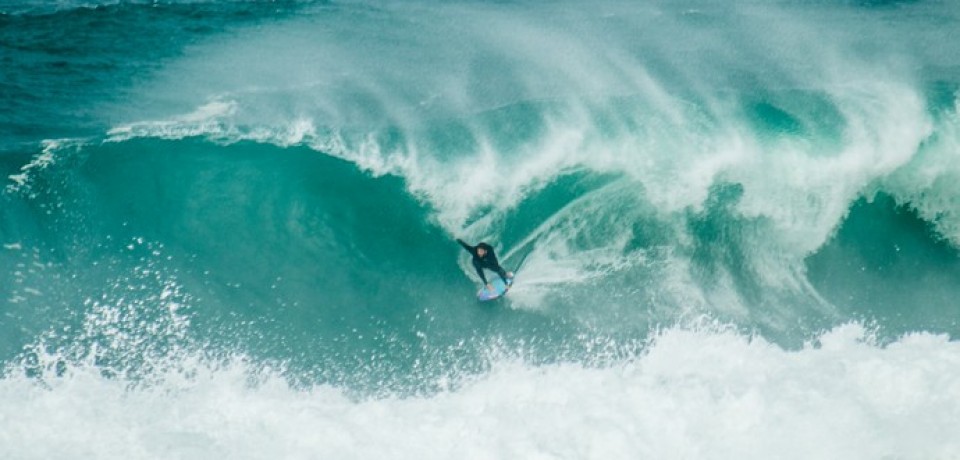 Burle e Scooby treinam tow-in em São Conrado gigante de olho em Nazaré