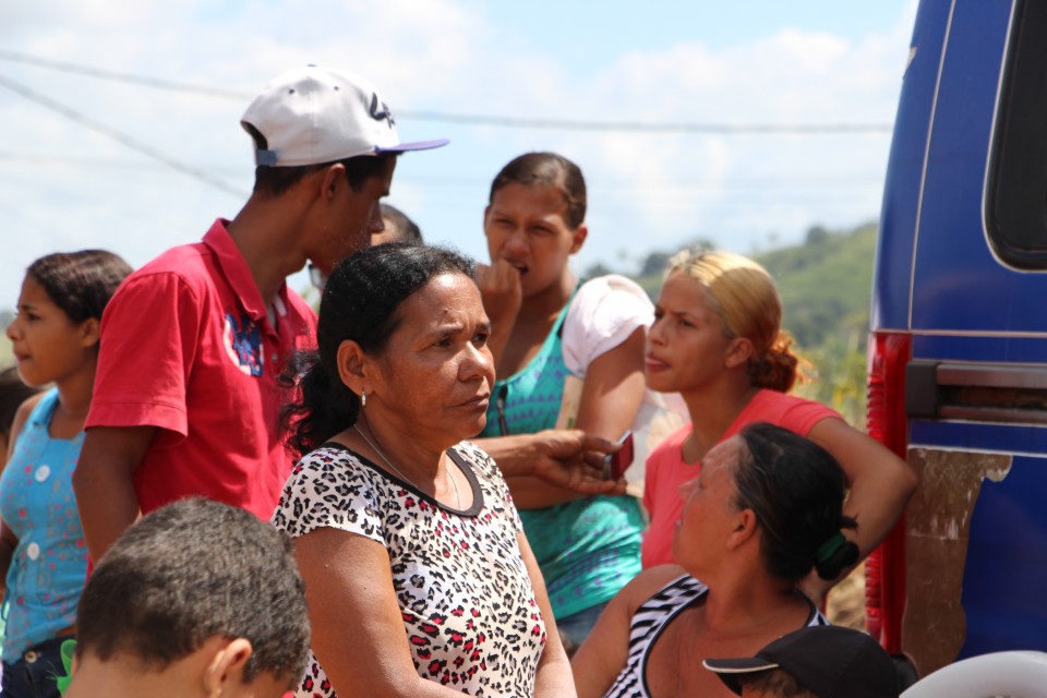 Mutirão social realiza ação no Loteamento Luíz Gonzaga, na cidade da Vitória de Santo Antão.