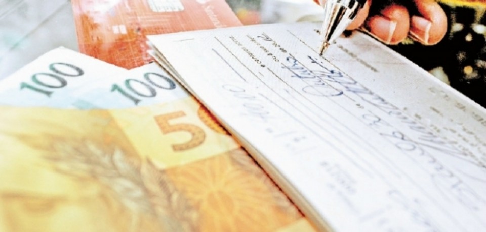 Juros do cheque especial sobem e atingem novo recorde, diz BC