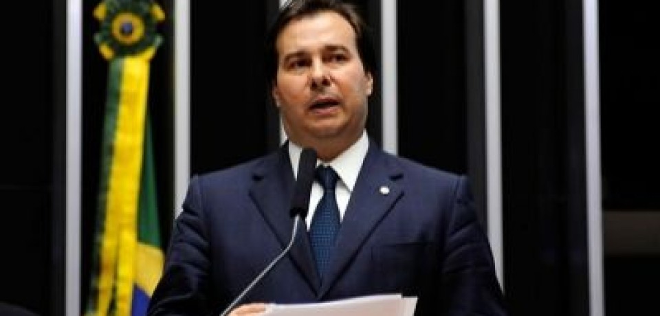 Renegociação de dívidas estaduais e PEC do teto são prioridades, diz Maia