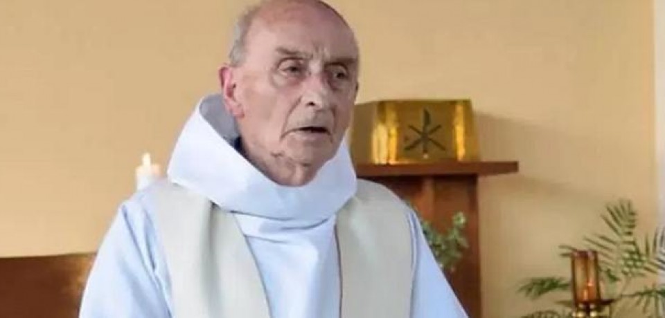 Padre de 86 anos é degolado pelo Estado Islâmico e França pode começar guerra