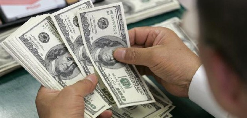 Dólar opera em alta, com volta de interferência do BC