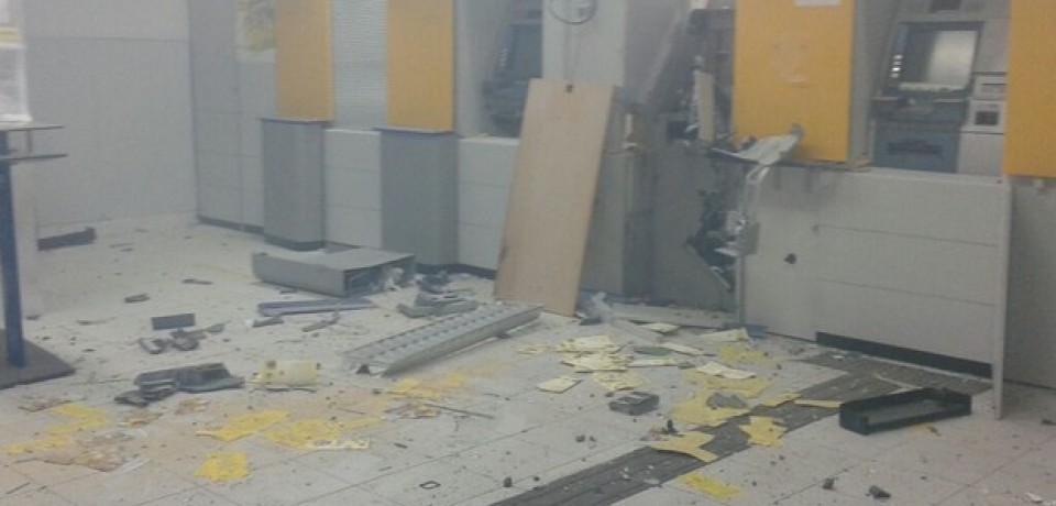 Criminosos explodem três caixas eletrônicos de banco em Capoeiras