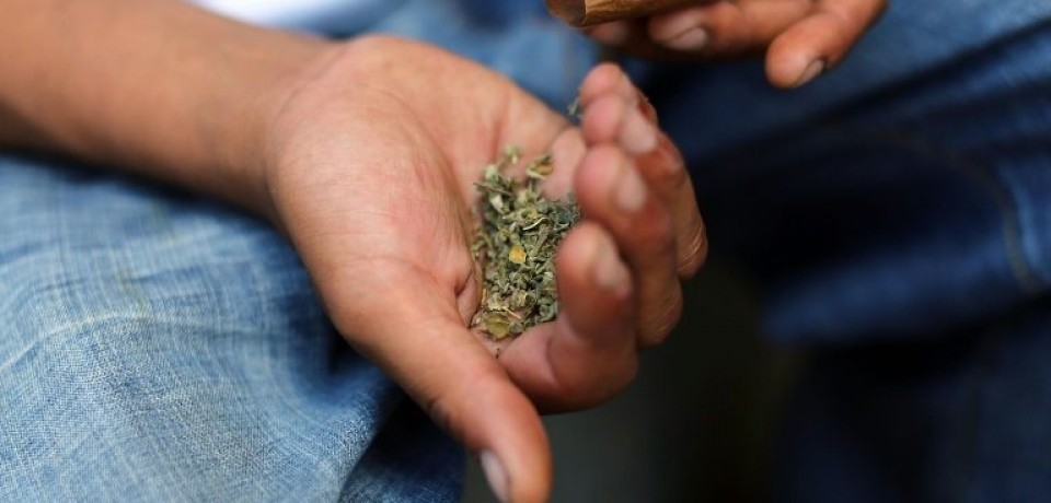 Indigentes desmaiam em Los Angeles por suspeita de maconha sintética