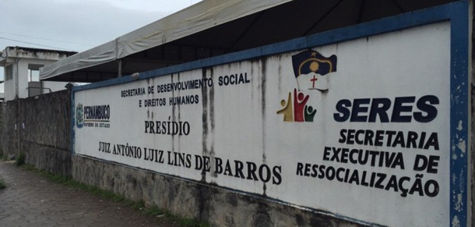 Briga entre presos deixa um detento morto no Complexo do Curado