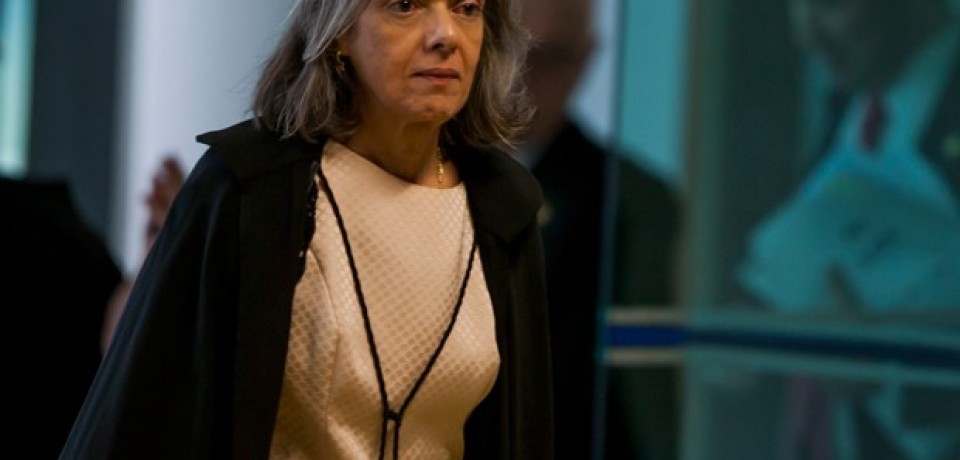 Cármen Lúcia toma posse nesta segunda na presidência do STF