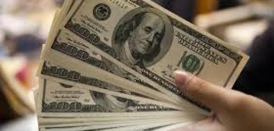 Dólar opera em alta e bate R$ 3,26