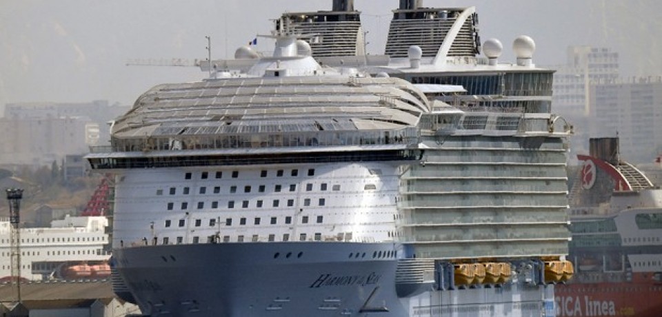 Acidente com bote deixa 1 morto no maior navio de cruzeiro do mundo