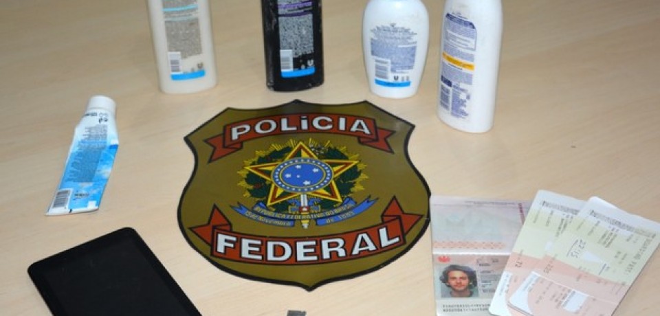 PF prende austríaco com cocaína diluída em condicionador para cabelo