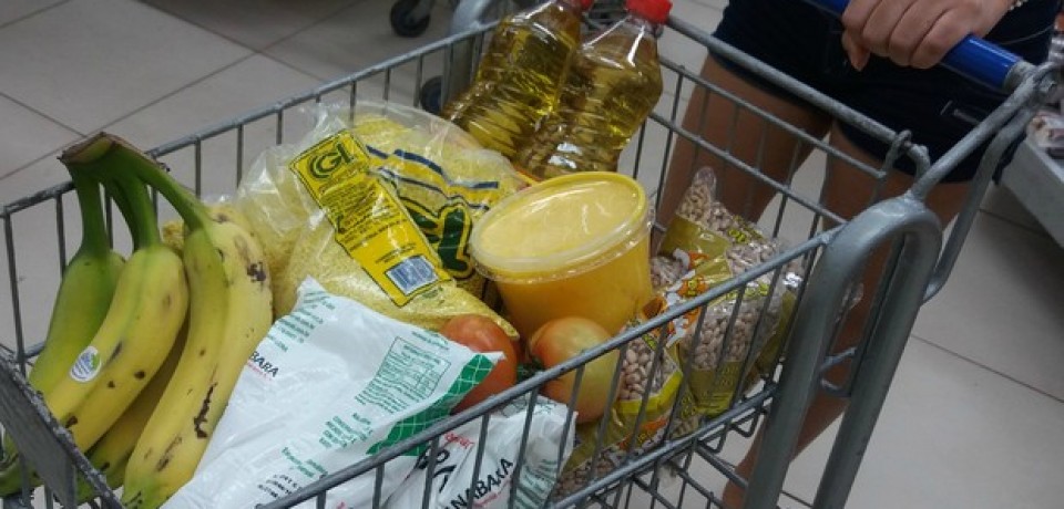 Cesta básica sobe em 13 capitais em outubro, diz Dieese